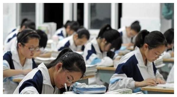 女孩填志愿失误没考上清华,父亲让她复读,再战高考后考了多少分休闲区蓝鸢梦想 - Www.slyday.coM 女孩填志愿失误没考上清华,父亲让她复读,再战高考后考了多少分休闲区蓝鸢梦想 - Www.slyday.coM