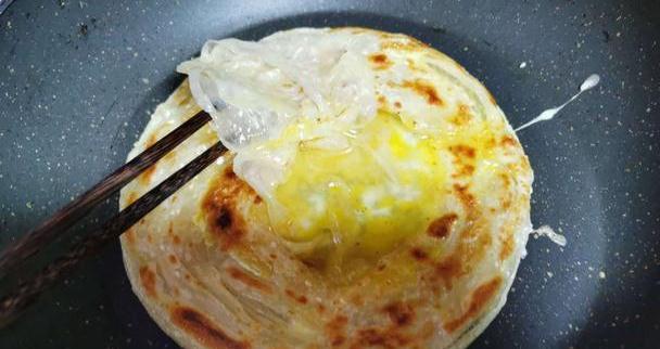 明天三伏的烙饼摊鸡蛋手不沾面简单做营养又开胃全家都爱吃