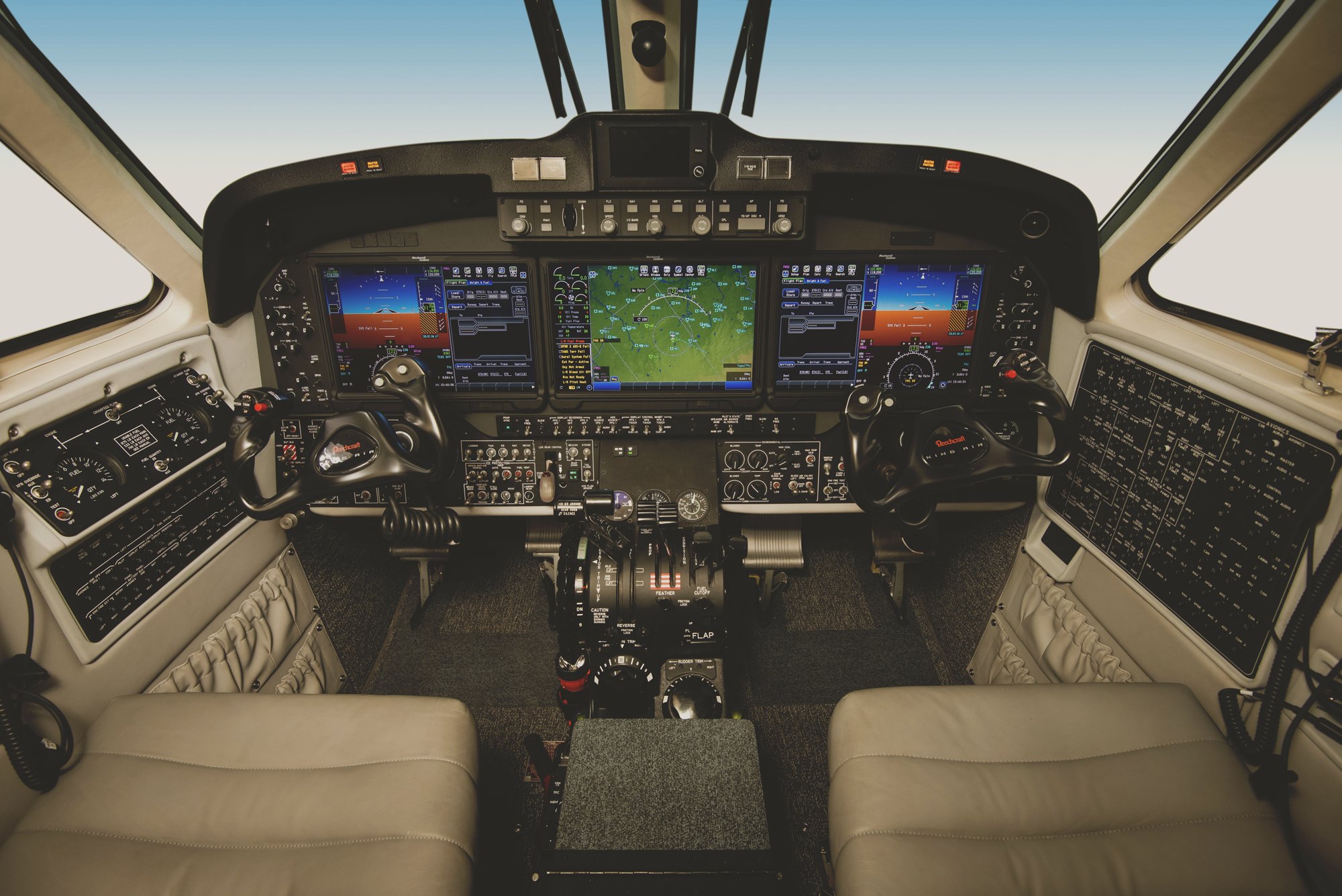 第一视角"坐"进飞机驾驶舱,一起来"开飞机"呀.