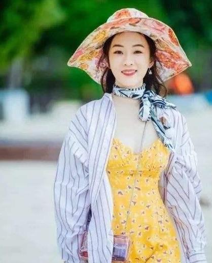 霍思燕胸前美人痣一般人都没有 穿低胸吊带亮相 大颗美人痣闪眼 霍思燕胸前美人痣一般人都没有 穿低胸吊带亮相 大颗美人痣闪眼