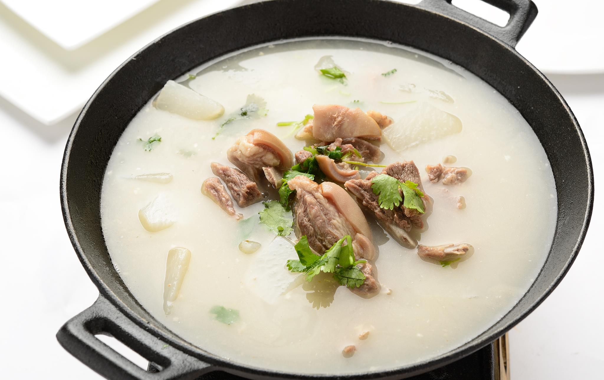 炖羊肉汤,记住不要直接炖,三放三不放,炖出的汤又白又浓真鲜美_高清