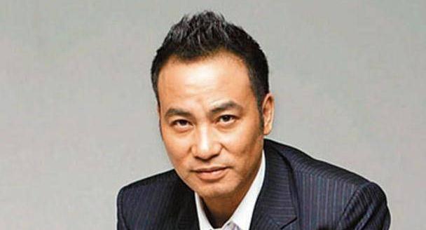 11岁父亲被枪杀,64岁被人连捅4刀进icu,却能在一夜帮人赚千万