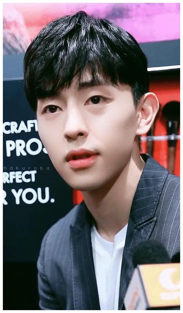 杨洋吴彦祖是薄唇帅哥邓伦厚唇也迷人哪种嘴唇厚度你最能欣赏