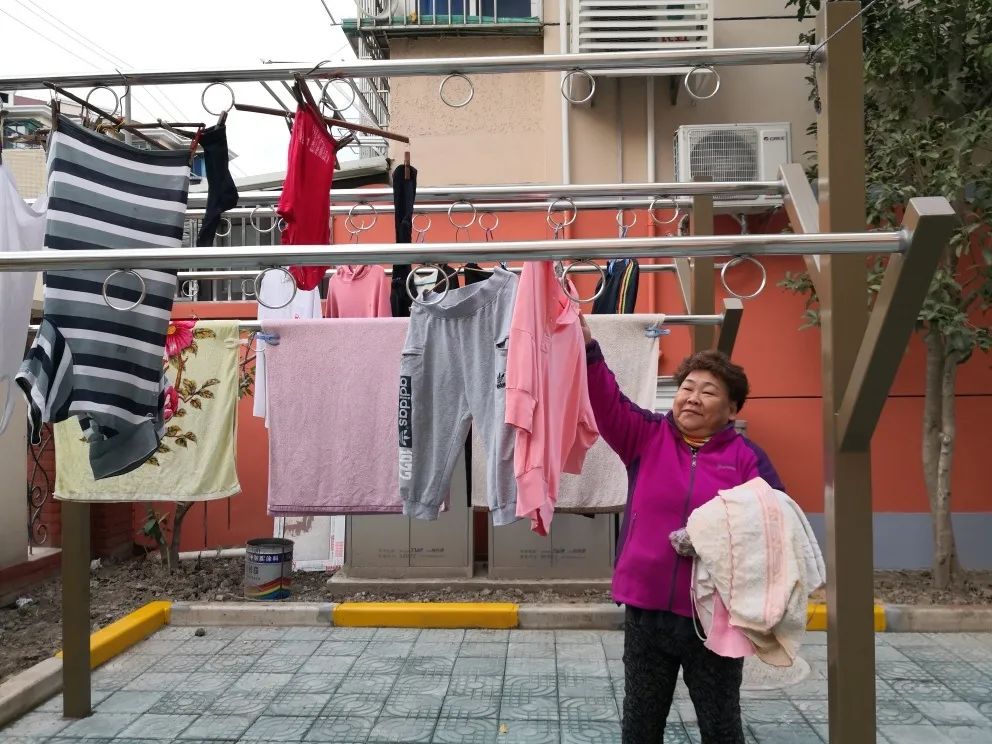 大江东一角老来赛晾晒点共治共享老小区多了议事厅