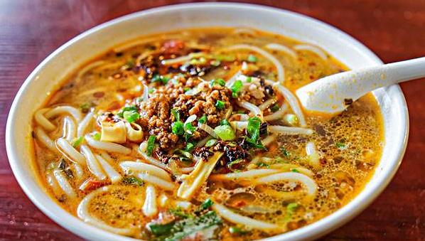 官渡粑粑是云南昆明官渡的一道地方性特产美食,它属于一种特色面食,以