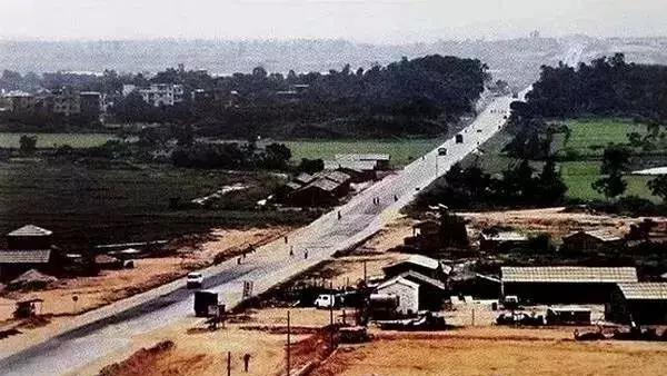 老照片：1980年的深圳是这个样子的，能看到今天大都市的影子吗？
