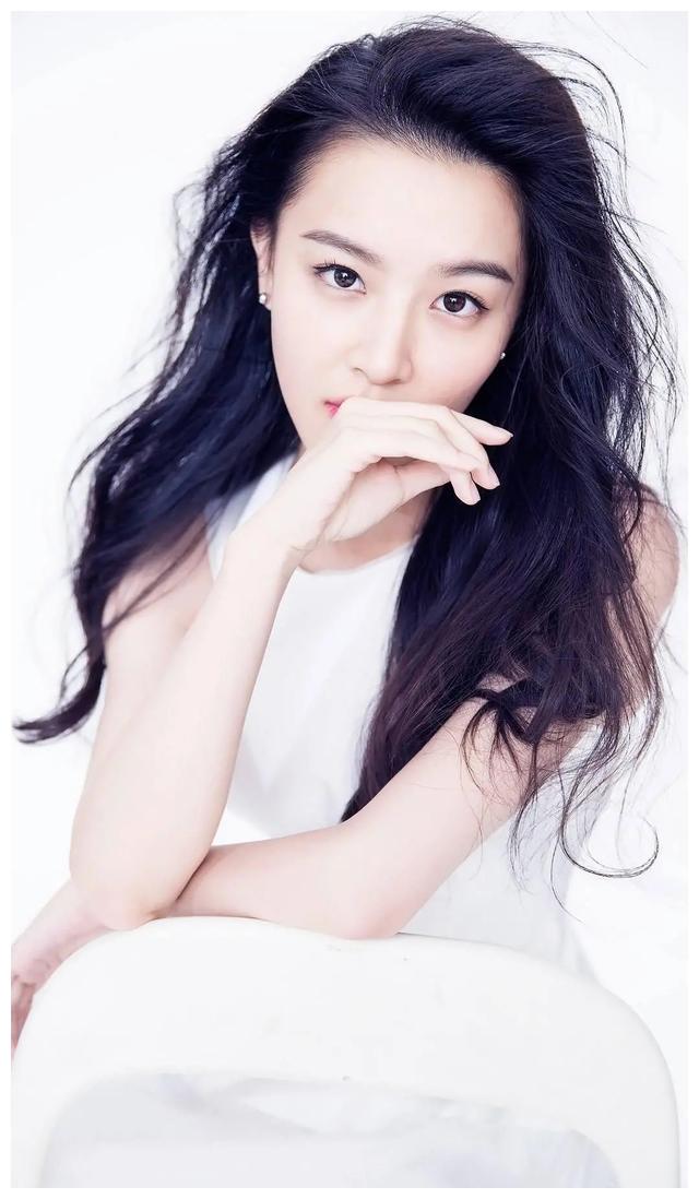 top9:毛晓慧,1996年2月10日出生于浙江省宁波市,中国内地影视女演员