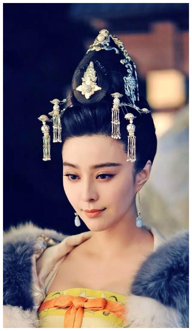 范冰冰饰演的武媚娘妆容华贵仪态万千,令人惊艳.
