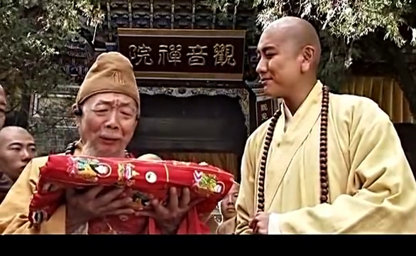 唐僧前往西天拜佛取经,观音禅院的和尚们,竟然跪在地上送他