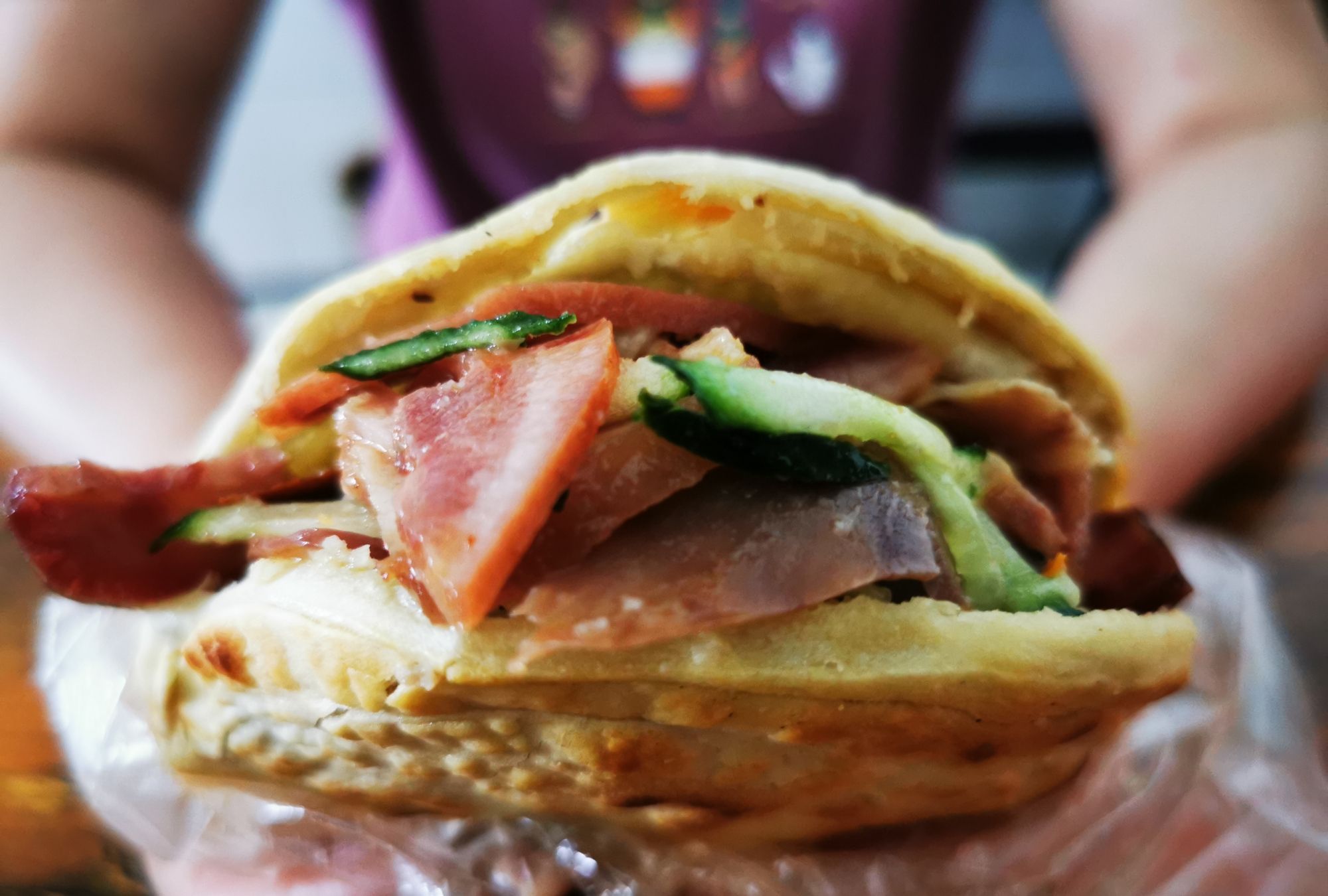 1 / 8 在洛阳,偃师府店的肉合广受欢迎,而做肉合最知名的,要属府店镇