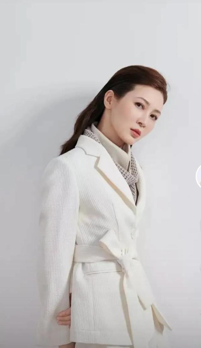 童蕾:温婉大方的高清写真图片!__财经头条