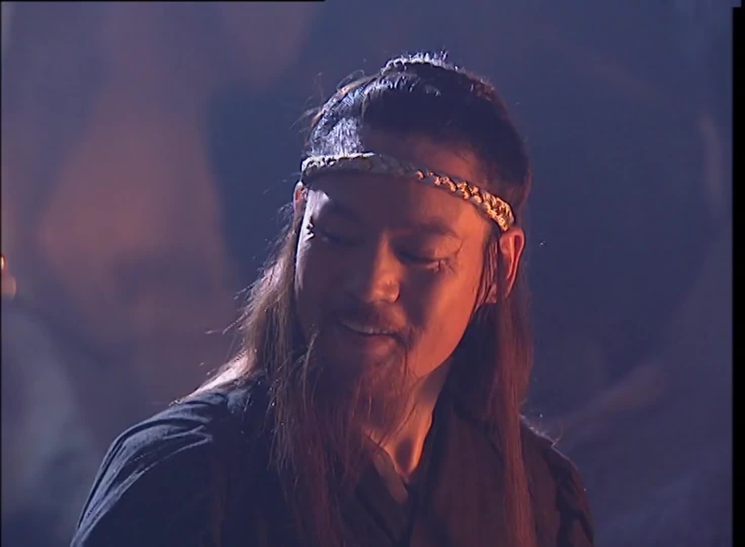 笑傲江湖岳不群练了辟邪剑谱后经常掉胡子兰花指非常有灵性