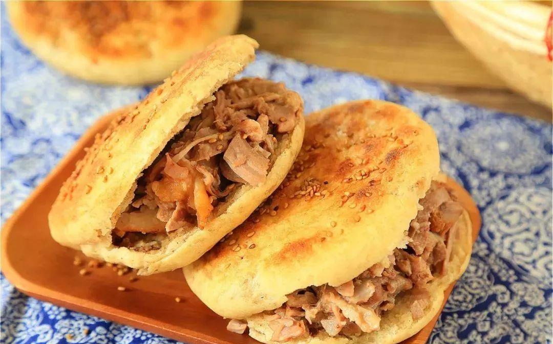 第一次吃北京小吃烧饼夹肘子肉一口下去肉怎么是凉的