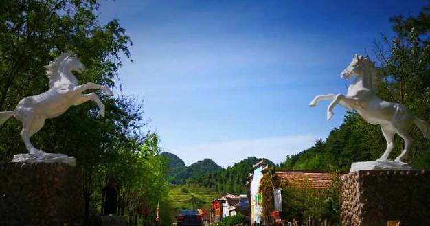 中国美丽休闲乡村，凤县马场风景秀丽，魅力无限休闲区蓝鸢梦想 - Www.slyday.coM