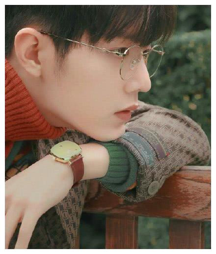 肖战,李现,华晨宇,90男星戴眼镜有多绝?