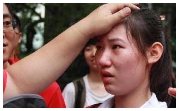 女孩填志愿失误没考上清华,父亲让她复读,再战高考后考了多少分休闲区蓝鸢梦想 - Www.slyday.coM 女孩填志愿失误没考上清华,父亲让她复读,再战高考后考了多少分休闲区蓝鸢梦想 - Www.slyday.coM