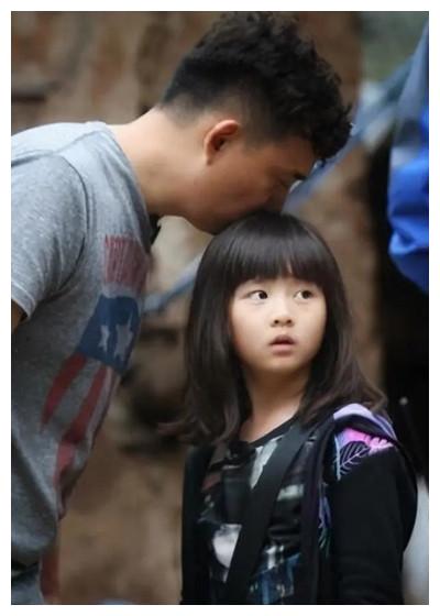 "长大,14岁身高追何炅,网友:吾家有女初长成|何炅|孙莉|身高_新浪新闻