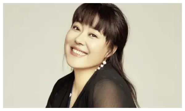 遭500位导演联名封杀三婚嫁小21岁90后如今又身陷诈骗丑闻