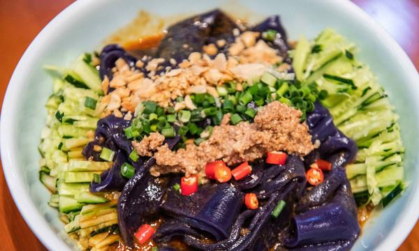 三亚最奇怪的餐厅之一,靠卖“豆腐”出名,游客不远万里都要来吃休闲区蓝鸢梦想 - Www.slyday.coM 三亚最奇怪的餐厅之一,靠卖“豆腐”出名,游客不远万里都要来吃休闲区蓝鸢梦想 - Www.slyday.coM