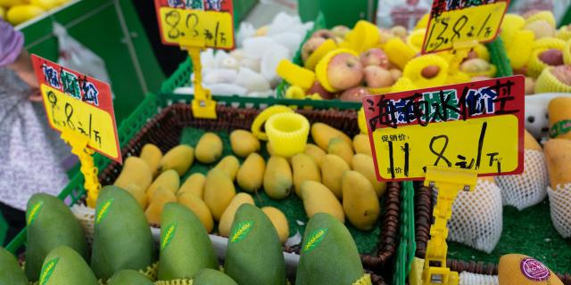 北方人抱怨吃不起南方水果,进江南小镇水果店:价格看懵休闲区蓝鸢梦想 - Www.slyday.coM 北方人抱怨吃不起南方水果,进江南小镇水果店:价格看懵休闲区蓝鸢梦想 - Www.slyday.coM