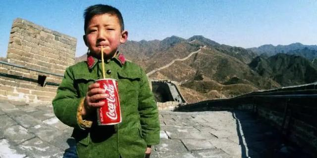 1979年,第一个在长城上喝可乐的中国人,如今过得怎么样?休闲区蓝鸢梦想 - Www.slyday.coM 1979年,第一个在长城上喝可乐的中国人,如今过得怎么样?休闲区蓝鸢梦想 - Www.slyday.coM