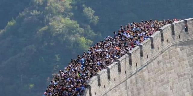 1979年,第一个在长城上喝可乐的中国人,如今过得怎么样?休闲区蓝鸢梦想 - Www.slyday.coM 1979年,第一个在长城上喝可乐的中国人,如今过得怎么样?休闲区蓝鸢梦想 - Www.slyday.coM