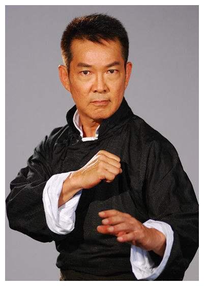 元彪是李连杰的恩师,功夫与洪金宝成龙有得一拼,正红时急流勇退|元彪|洪金宝|李连杰_新浪新闻