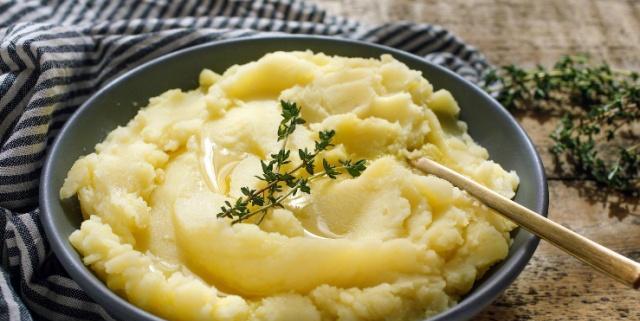 土豆泥就是把土豆蒸一蒸,压一压?那就真的错了,这样做才好吃