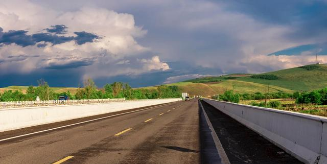 世界排名前四的草原，我国也有一处上榜，还有20天就到了最美季节休闲区蓝鸢梦想 - Www.slyday.coM