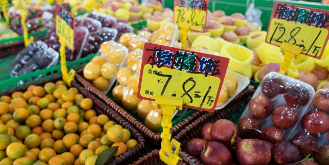 北方人抱怨吃不起南方水果,进江南小镇水果店:价格看懵休闲区蓝鸢梦想 - Www.slyday.coM 北方人抱怨吃不起南方水果,进江南小镇水果店:价格看懵休闲区蓝鸢梦想 - Www.slyday.coM