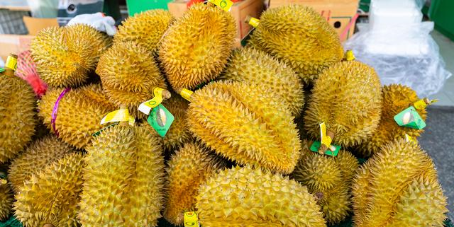 北方人抱怨吃不起南方水果,进江南小镇水果店:价格看懵休闲区蓝鸢梦想 - Www.slyday.coM 北方人抱怨吃不起南方水果,进江南小镇水果店:价格看懵休闲区蓝鸢梦想 - Www.slyday.coM