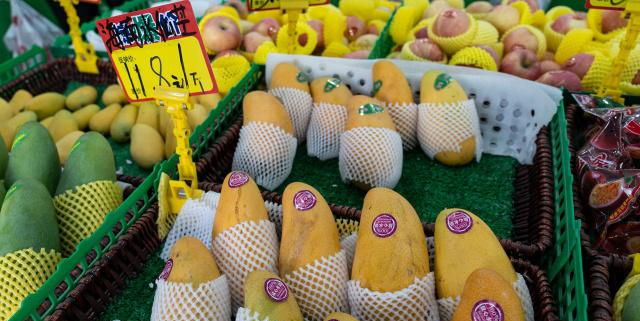 北方人抱怨吃不起南方水果,进江南小镇水果店:价格看懵休闲区蓝鸢梦想 - Www.slyday.coM 北方人抱怨吃不起南方水果,进江南小镇水果店:价格看懵休闲区蓝鸢梦想 - Www.slyday.coM