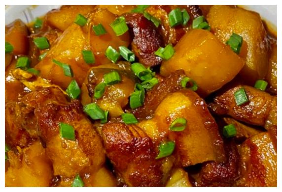 五花肉炖土豆这样做炖出来的土豆都是满满的肉香肉软还不油腻