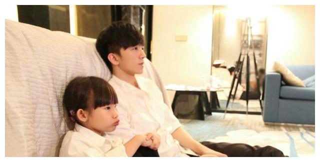 24岁姐姐拒绝抚养弟弟,被爸妈告上法庭,网友:女儿是捡来的休闲区蓝鸢梦想 - Www.slyday.coM 24岁姐姐拒绝抚养弟弟,被爸妈告上法庭,网友:女儿是捡来的休闲区蓝鸢梦想 - Www.slyday.coM