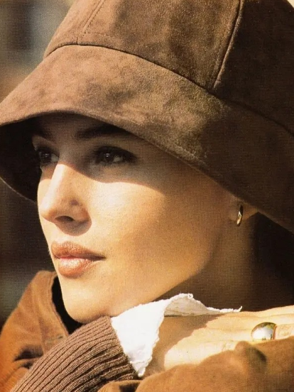 西西里的美丽传说女主角莫妮卡贝鲁奇美照