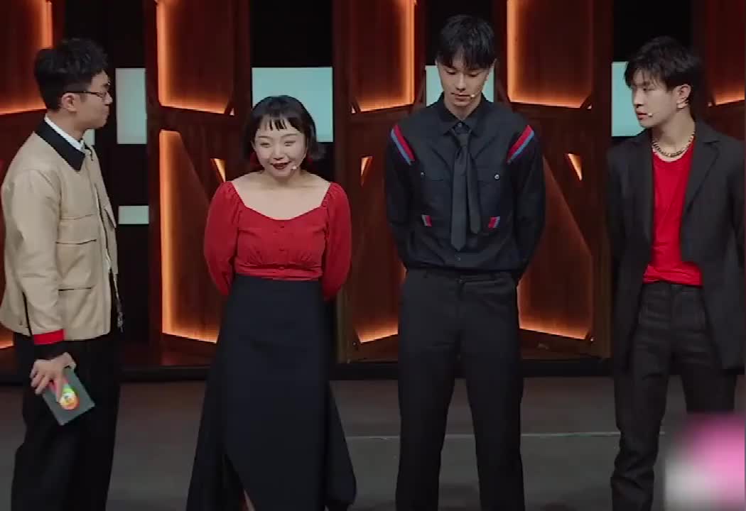 辣目洋子参加演员请就位瘦了八斤,这个真的很神奇了