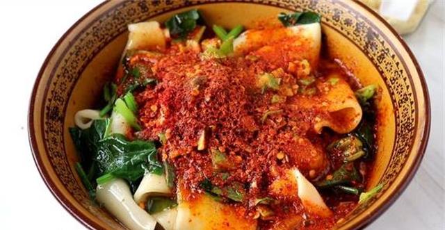 教你在家做正宗的陕西油泼面口感劲道爽滑又好吃做法超简单