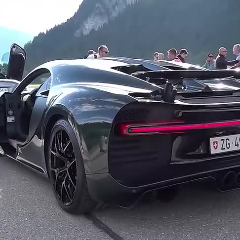 布加迪pk兰博基尼加速赛,同样是超级跑车,你觉得谁才是王者?