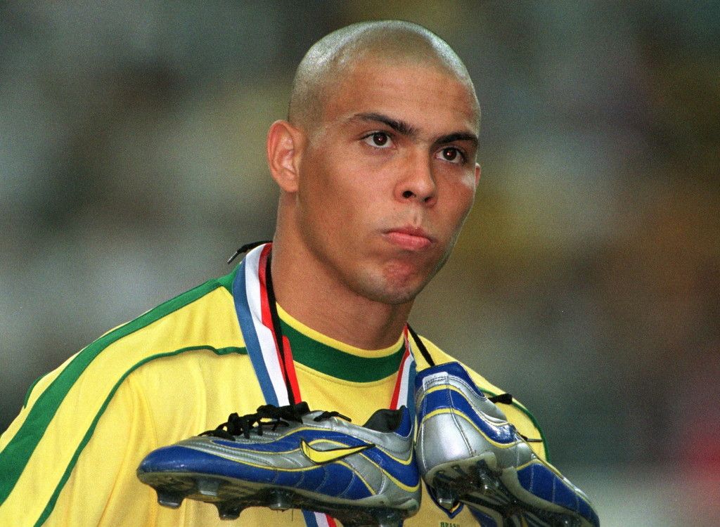 外星人罗纳尔多,绿茵场上的传奇球星_高清图集_新浪网