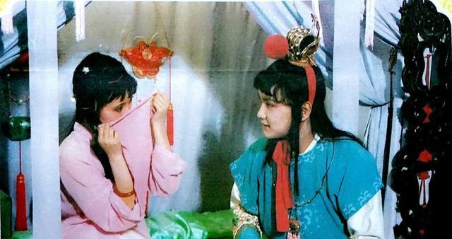 87版红楼梦里,林黛玉和贾宝玉穿情侣装吵架的6个瞬间!