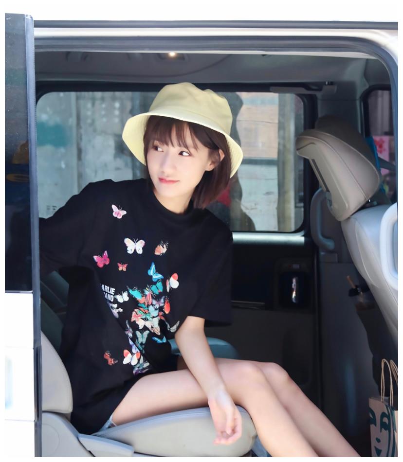 漂亮美女明星陈意涵牛仔短裤黑色t恤户外美图