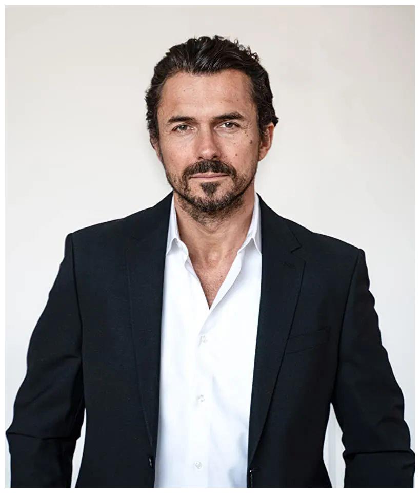 这部时尚剧集里,每一位男演员外形都不输超模|男演员|法国|外形_新浪