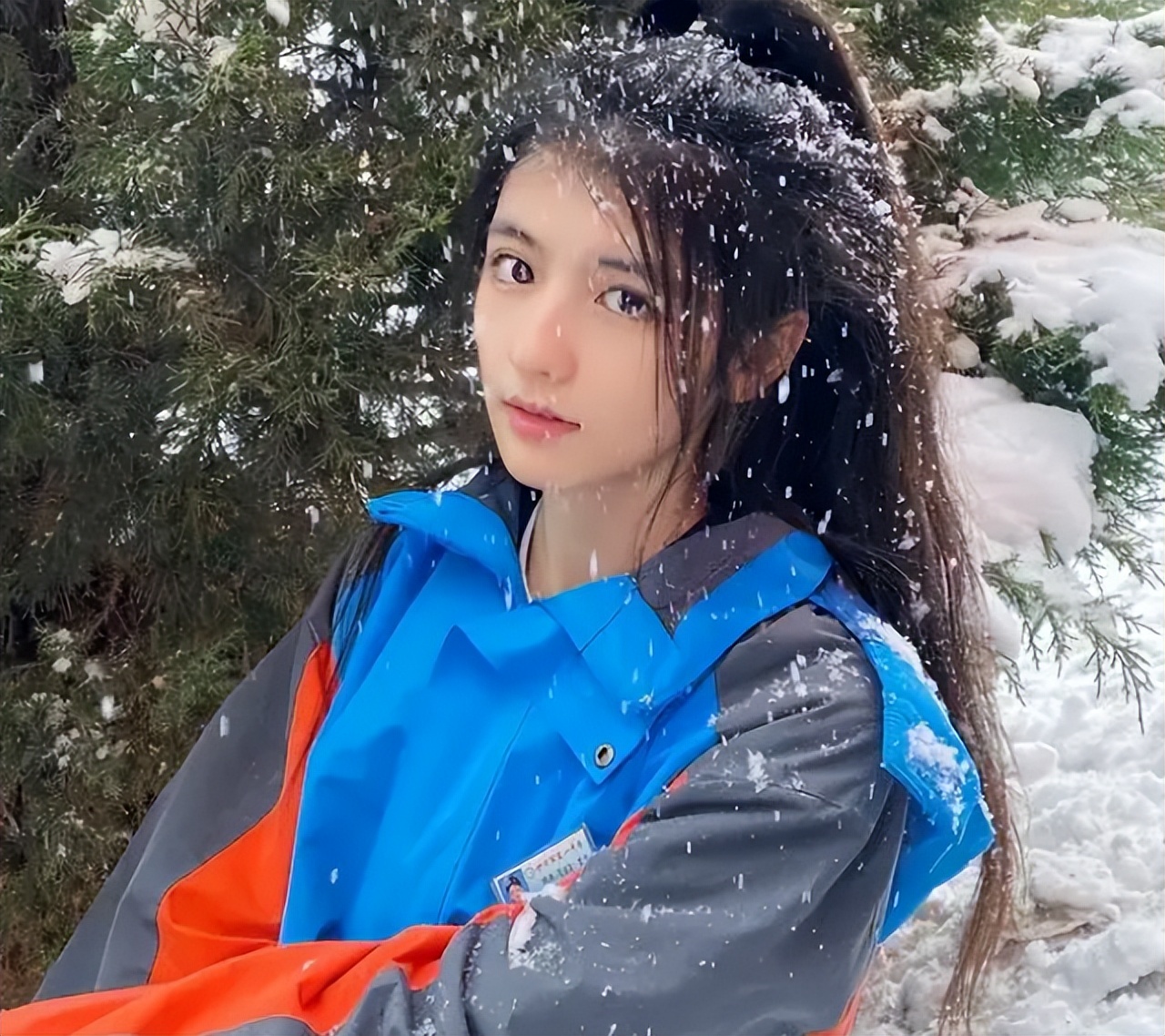 非网红摆拍,无美颜滤镜,新疆扎马尾女中学生走红,这才是天然美女|新疆