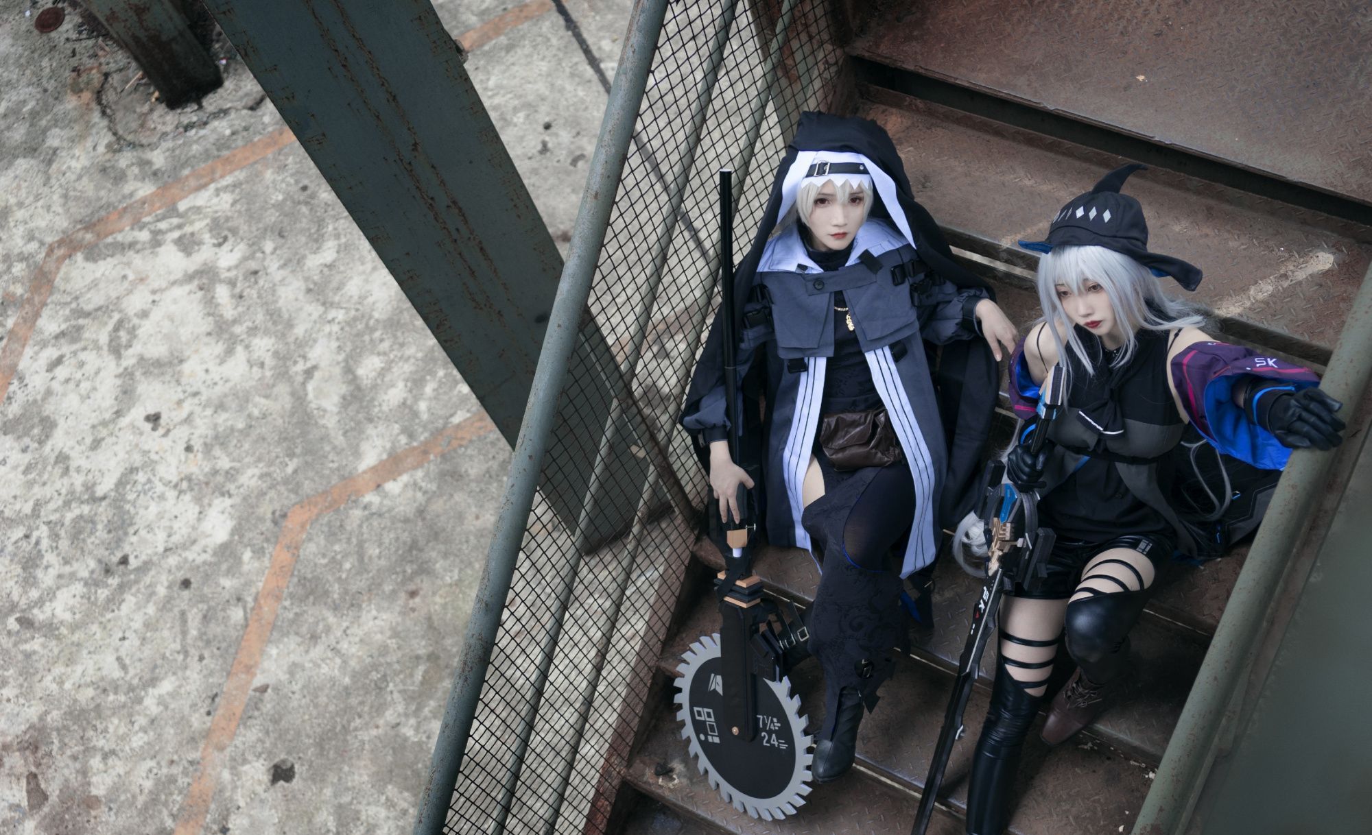 cosplay:《明日方舟》斯卡蒂与幽灵鲨,两位coser好漂亮,我全都