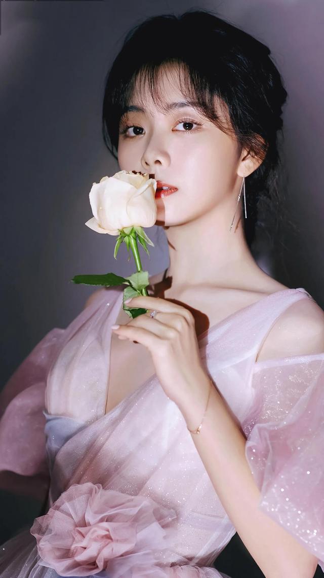 谭松韵:俏皮可爱,温婉大方!_高清图集_新浪网