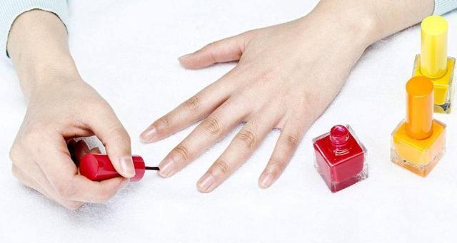 爱美的女孩们看过来，你们喜欢的指甲油是这样的历史休闲区蓝鸢梦想 - Www.slyday.coM