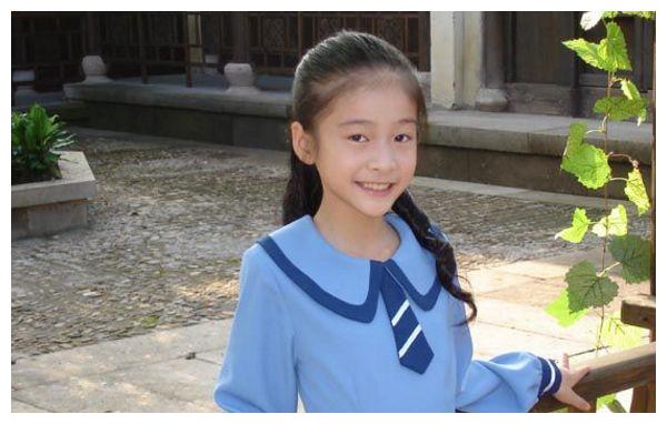 去剧组探班姐姐,却被刘晓庆看中,如今大红大紫,姐姐成她经纪人|张雪迎