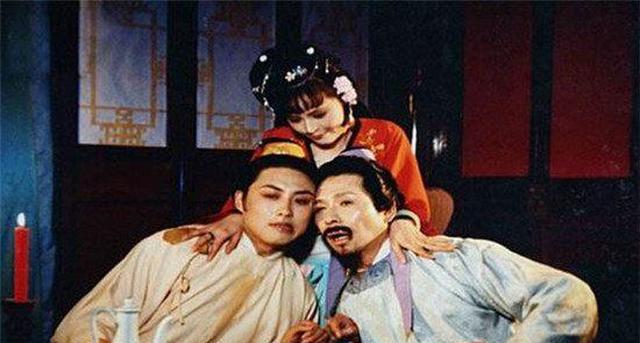 红楼梦尤二姐尤三姐被贾珍父子欺负尤氏为何不闻不问呢