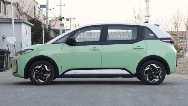 侧滑式开门,续航418公里,比亚迪d1将成全民通勤神车?