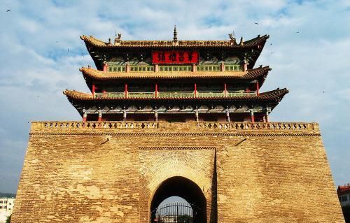 1 / 12 钟鼓楼:位于陇西县城中心, 陇西鼓楼是陇上著名古建筑,它巍峨